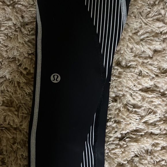 Lululemon Size 2 28’ Leggings - Picture 5 of 5